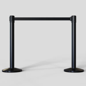 Postes metalicos con cinta extensible negra para separar y mantener sistancia de seguridad Covid-19